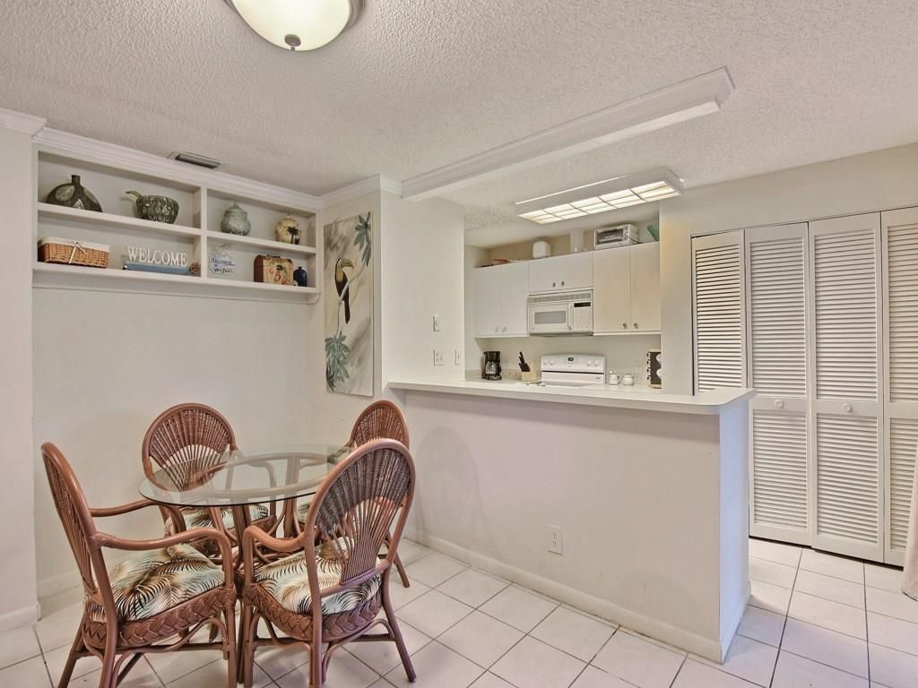 1315 E Winding Oaks Circle, Unit 902, Vero Beach, FL 32963 Photo