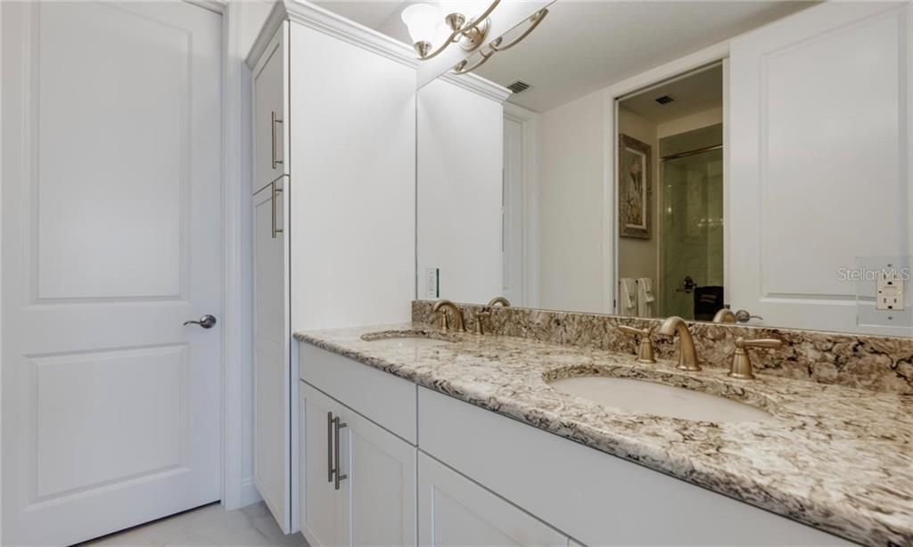 395 Aruba Circle, Unit 203, Bradenton, FL 34209 Photo