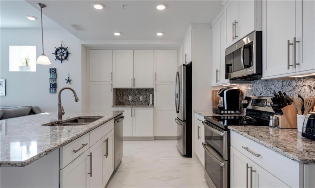 395 Aruba Circle, Unit 203, Bradenton, FL 34209 Photo