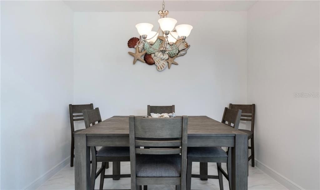 395 Aruba Circle, Unit 203, Bradenton, FL 34209 Photo