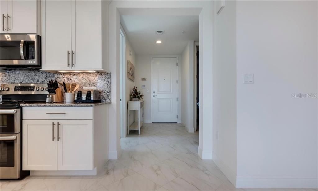 395 Aruba Circle, Unit 203, Bradenton, FL 34209 Photo