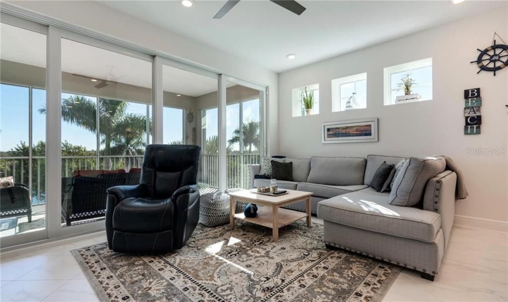 395 Aruba Circle, Unit 203, Bradenton, FL 34209 Photo