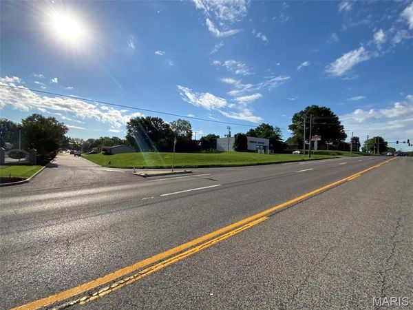 5446 Telegraph Road, Oakville, MO 63129