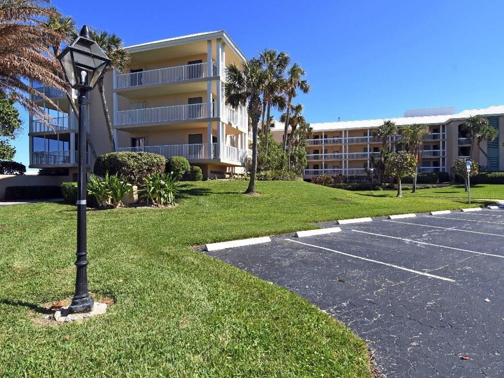 8830 S Sea Oaks Way, Unit 101, Vero Beach, FL 32963 Photo