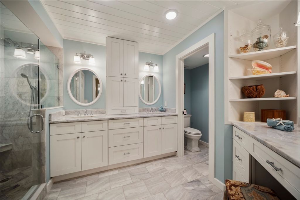 8880 N Sea Oaks Way, Unit 203, Vero Beach, FL 32963 Photo