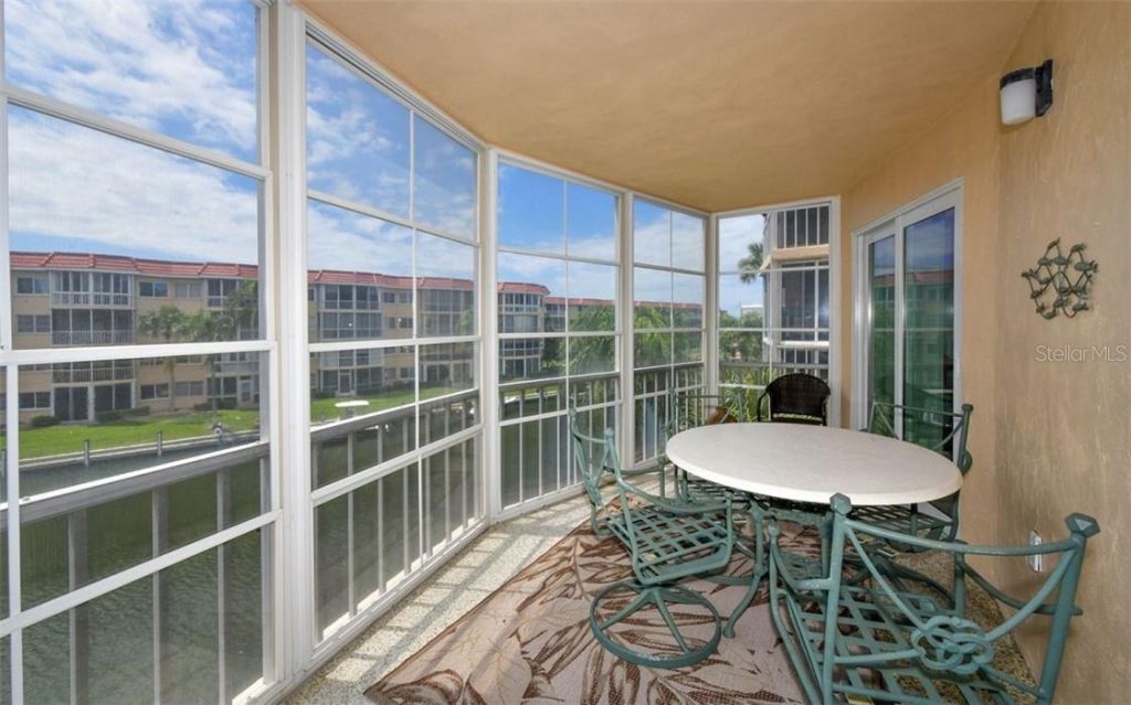 1250 N Portofino Drive, Unit M301, Sarasota, FL 34242 Photo