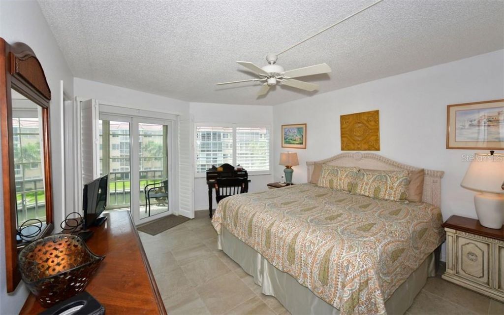 1250 N Portofino Drive, Unit M301, Sarasota, FL 34242 Photo