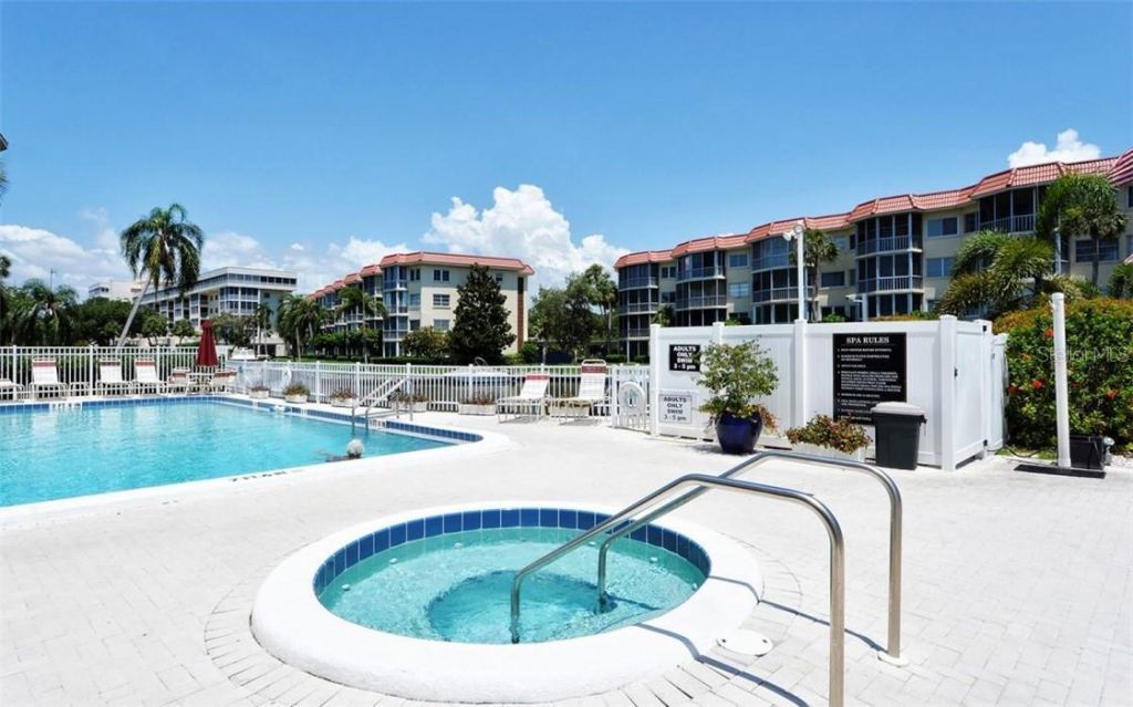 1250 N Portofino Drive, Unit M301, Sarasota, FL 34242 Photo