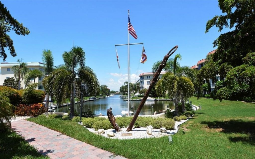 1250 N Portofino Drive, Unit M301, Sarasota, FL 34242 Photo