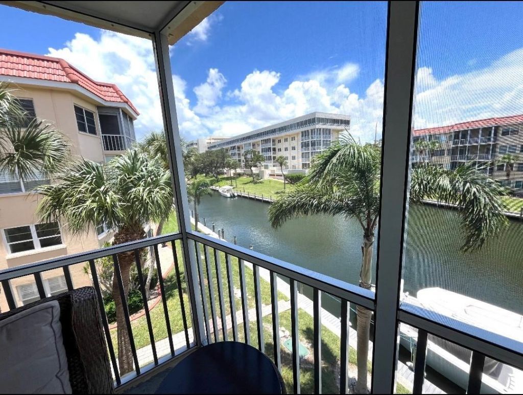 1250 N Portofino Drive, Unit M301, Sarasota, FL 34242 Photo