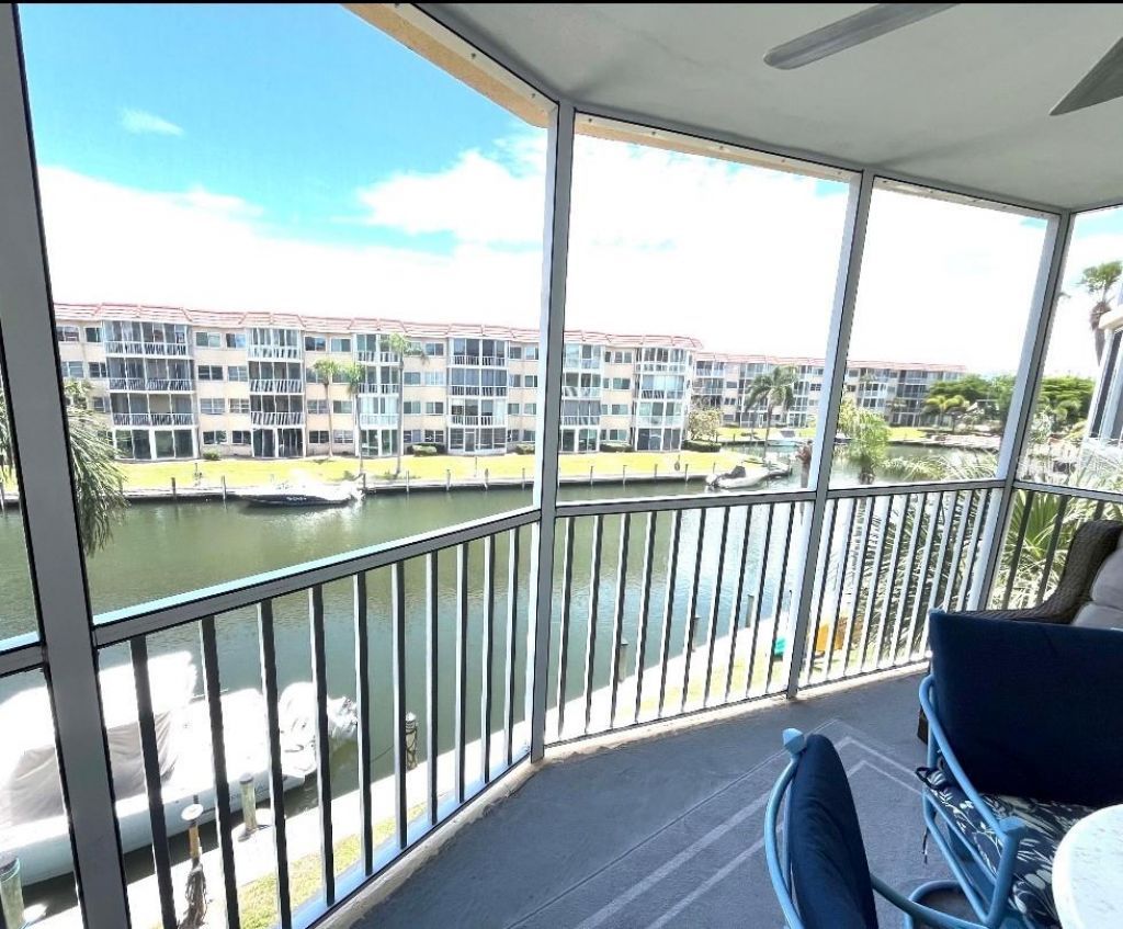 1250 N Portofino Drive, Unit M301, Sarasota, FL 34242 Photo