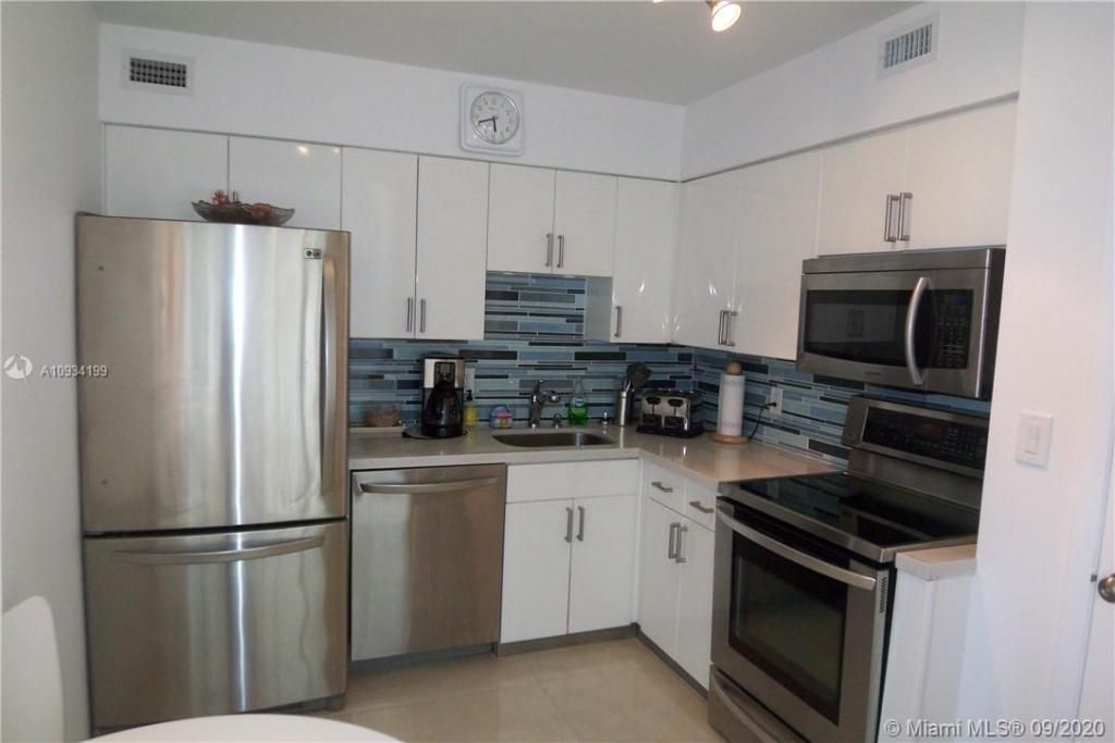 5161 Collins Av, Unit 806, Miami Beach, FL 33140 Photo