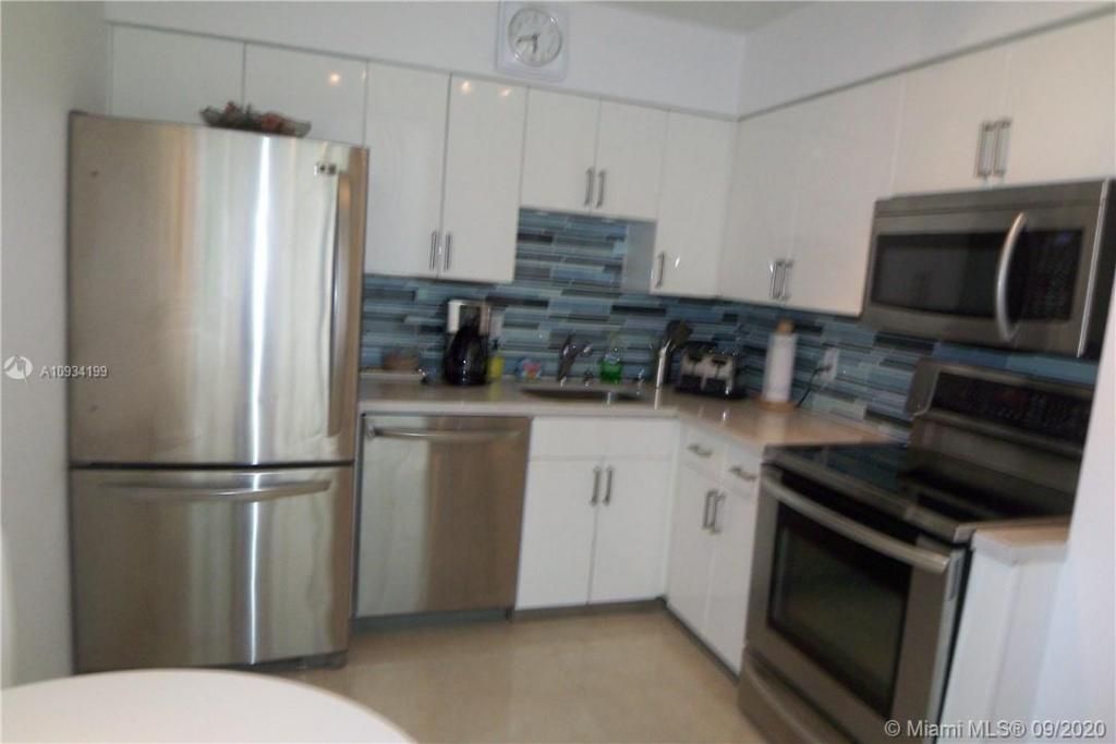 5161 Collins Av, Unit 806, Miami Beach, FL 33140 Photo