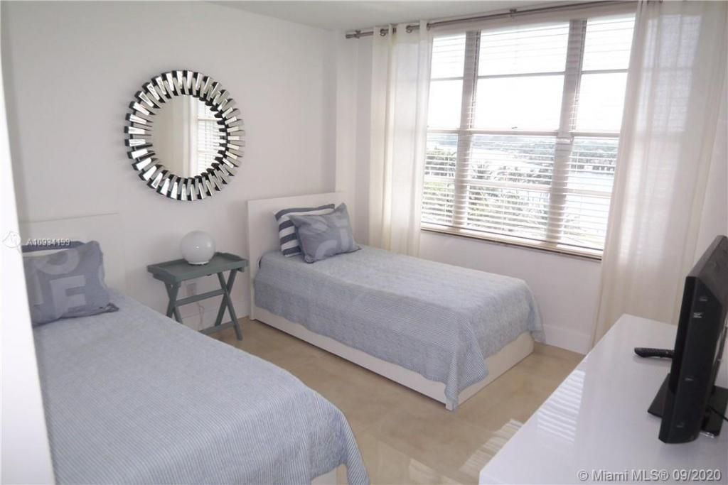 5161 Collins Av, Unit 806, Miami Beach, FL 33140 Photo