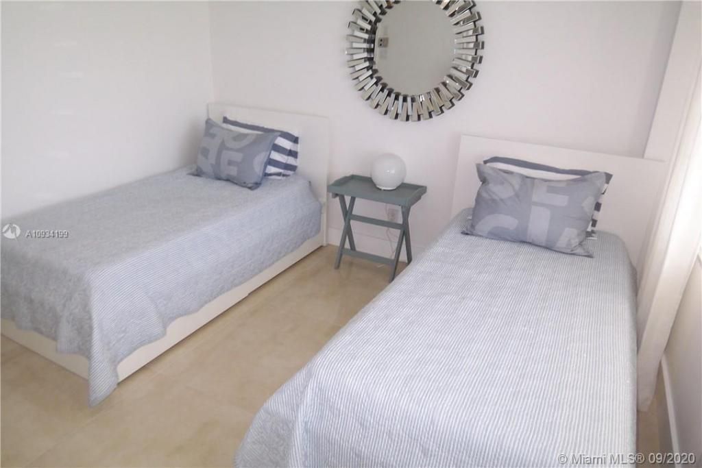 5161 Collins Av, Unit 806, Miami Beach, FL 33140 Photo