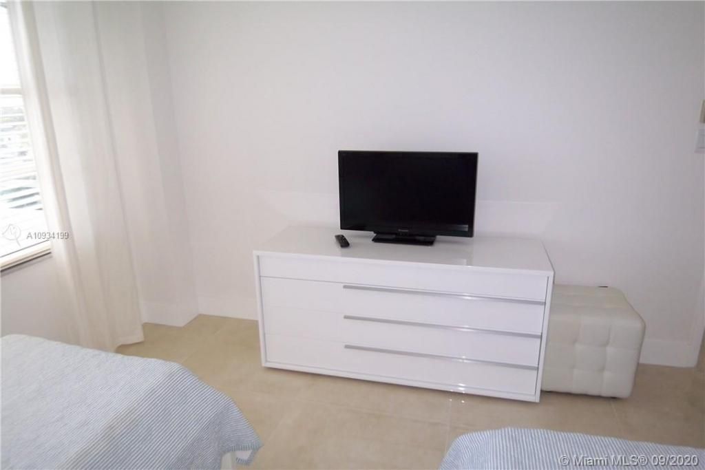 5161 Collins Av, Unit 806, Miami Beach, FL 33140 Photo
