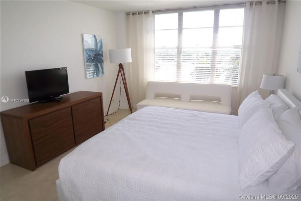 5161 Collins Av, Unit 806, Miami Beach, FL 33140 Photo