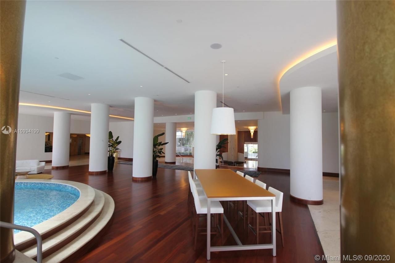 5161 Collins Av, Unit 806, Miami Beach, FL 33140 Photo