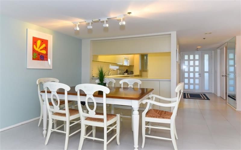 1125 Gulf Of Mexico Drive, Unit 403, Longboat Key, FL 34228 Photo