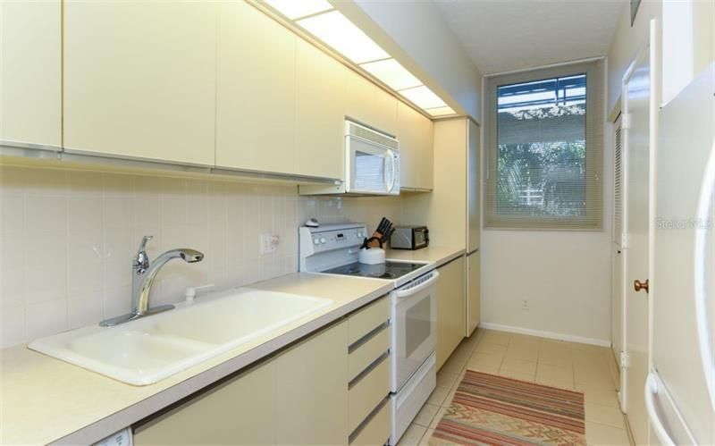 1125 Gulf Of Mexico Drive, Unit 403, Longboat Key, FL 34228 Photo