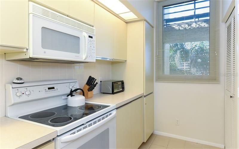 1125 Gulf Of Mexico Drive, Unit 403, Longboat Key, FL 34228 Photo