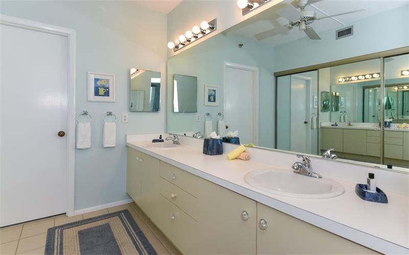 1125 Gulf Of Mexico Drive, Unit 403, Longboat Key, FL 34228 Photo