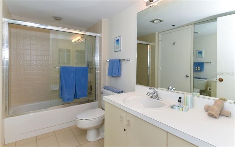 1125 Gulf Of Mexico Drive, Unit 403, Longboat Key, FL 34228 Photo