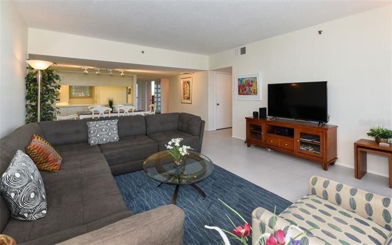 1125 Gulf Of Mexico Drive, Unit 403, Longboat Key, FL 34228 Photo