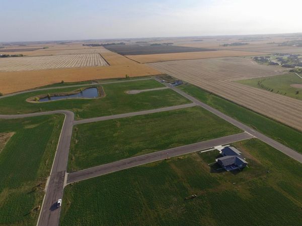 1101 Cobblestone Circle, Marshall, MN 56258