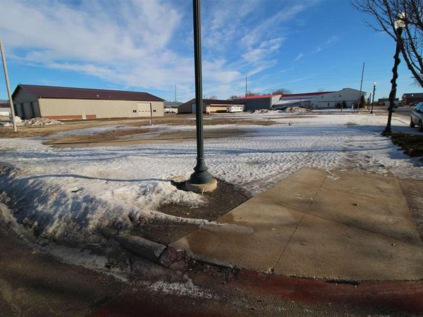 000 Lake Street, Spirit Lake, IA 51360