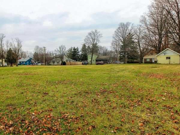 220 Dexter Road, Eaton Rapids, MI 48827