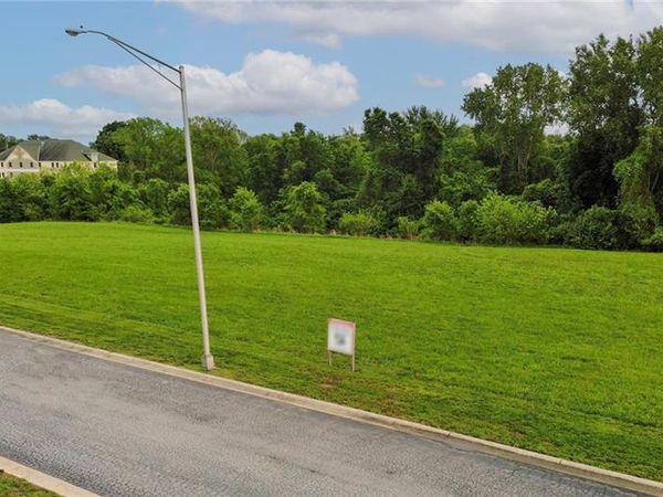 7849 Splitlog Avenue, Kansas City, KS 66112