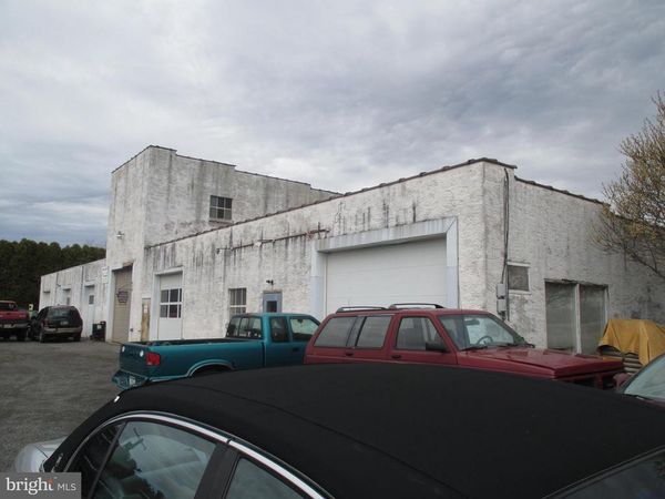 142 W RIDGE PIKE, ROYERSFORD, PA 19468