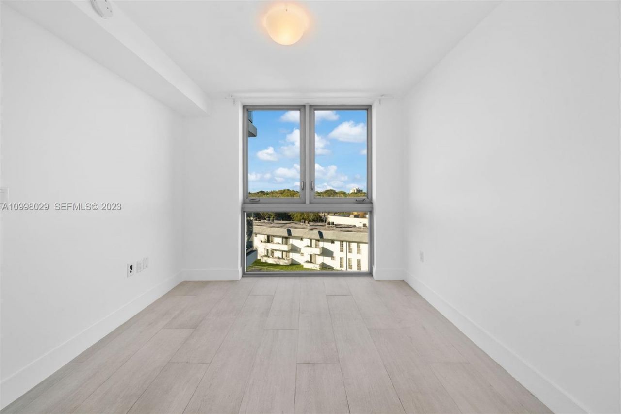 13800 Highland Dr, Unit 504, North Miami Beach, FL 33181 Photo