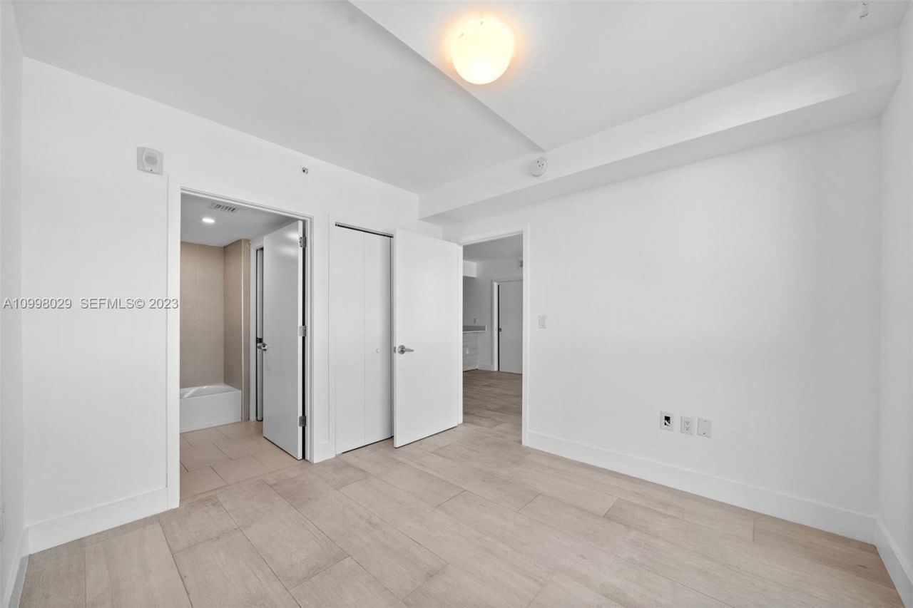 13800 Highland Dr, Unit 504, North Miami Beach, FL 33181 Photo