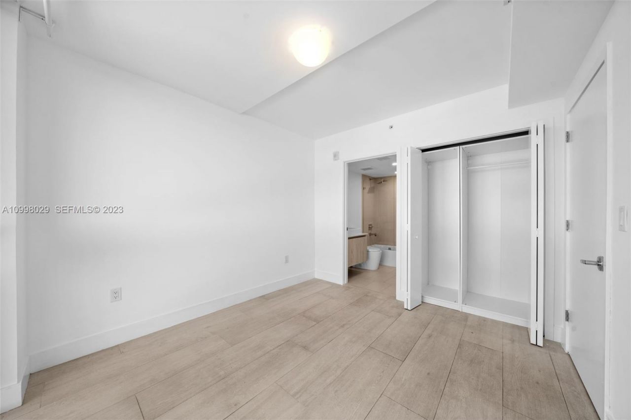 13800 Highland Dr, Unit 504, North Miami Beach, FL 33181 Photo
