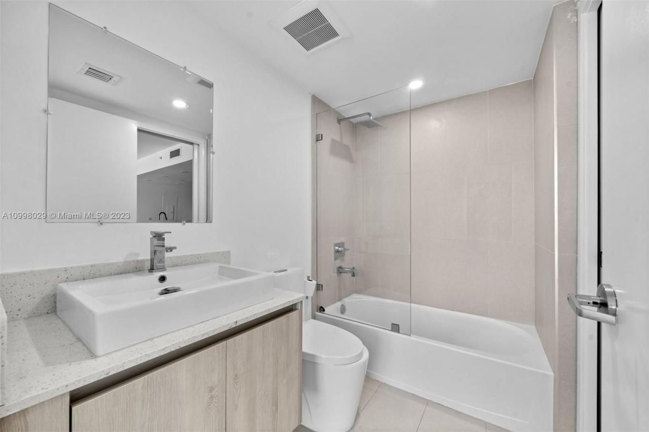 13800 Highland Dr, Unit 504, North Miami Beach, FL 33181 Photo