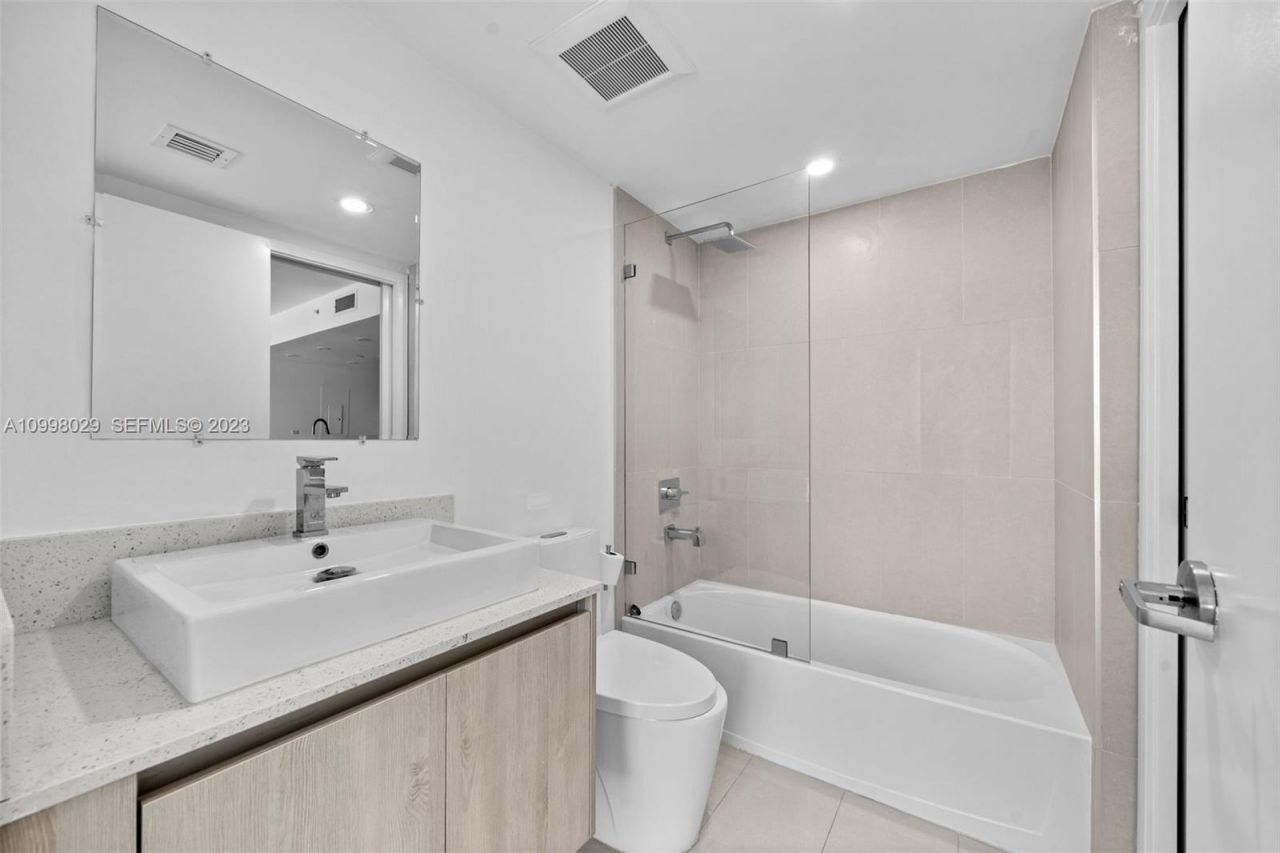 13800 Highland Dr, Unit 504, North Miami Beach, FL 33181 Photo