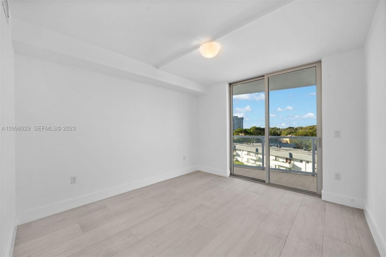 13800 Highland Dr, Unit 504, North Miami Beach, FL 33181 Photo
