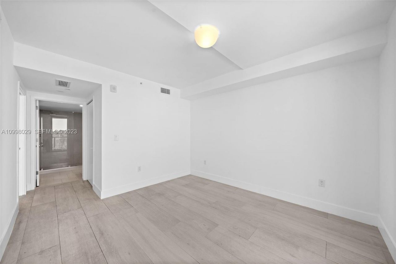13800 Highland Dr, Unit 504, North Miami Beach, FL 33181 Photo