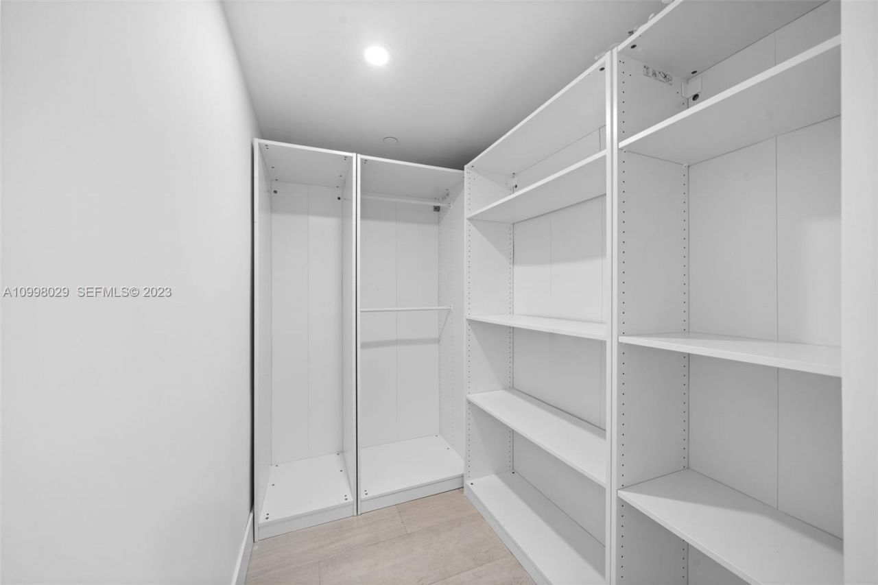 13800 Highland Dr, Unit 504, North Miami Beach, FL 33181 Photo