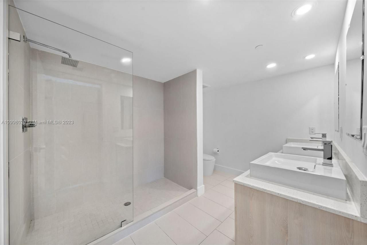 13800 Highland Dr, Unit 504, North Miami Beach, FL 33181 Photo