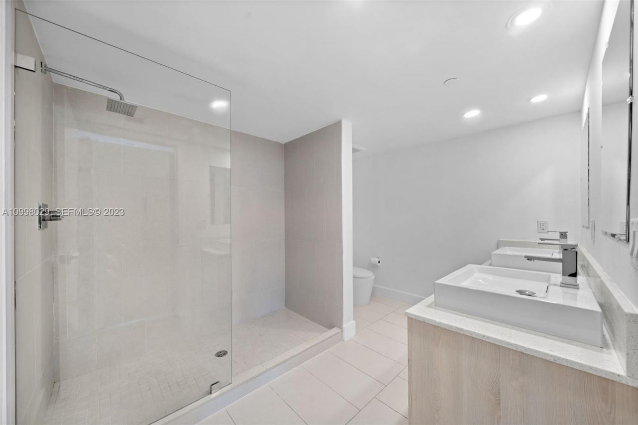 13800 Highland Dr, Unit 504, North Miami Beach, FL 33181 Photo