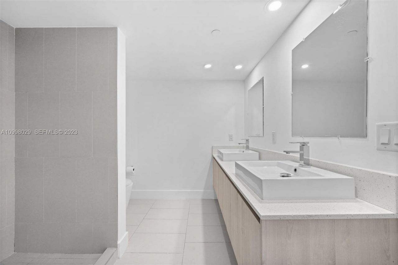 13800 Highland Dr, Unit 504, North Miami Beach, FL 33181 Photo