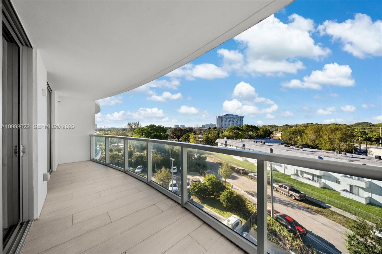 13800 Highland Dr, Unit 504, North Miami Beach, FL 33181 Photo