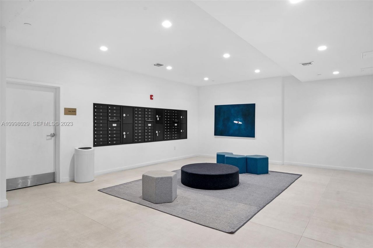 13800 Highland Dr, Unit 504, North Miami Beach, FL 33181 Photo