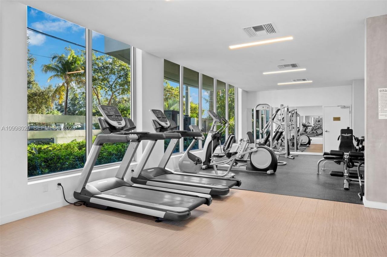 13800 Highland Dr, Unit 504, North Miami Beach, FL 33181 Photo