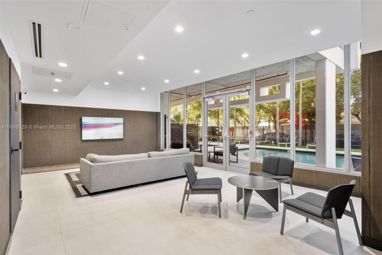 13800 Highland Dr, Unit 504, North Miami Beach, FL 33181 Photo