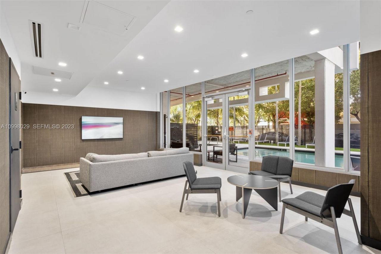 13800 Highland Dr, Unit 504, North Miami Beach, FL 33181 Photo