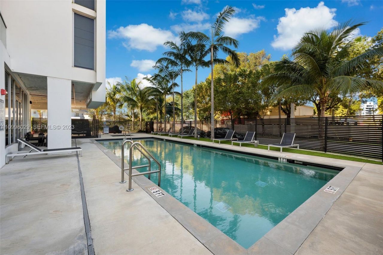 13800 Highland Dr, Unit 504, North Miami Beach, FL 33181 Photo